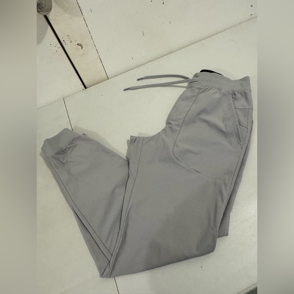 Lululemon men’s pant size medium - Picture 7 of 7